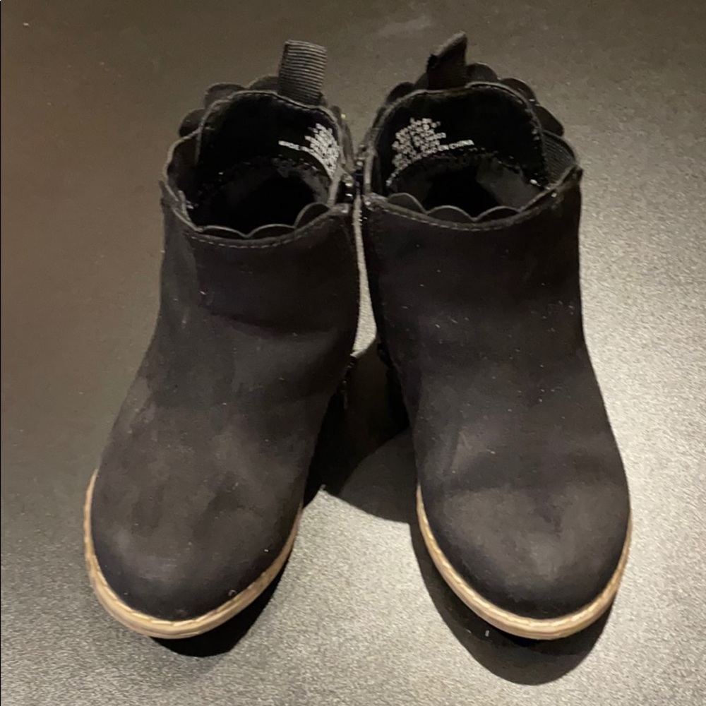 Gap toddler booties